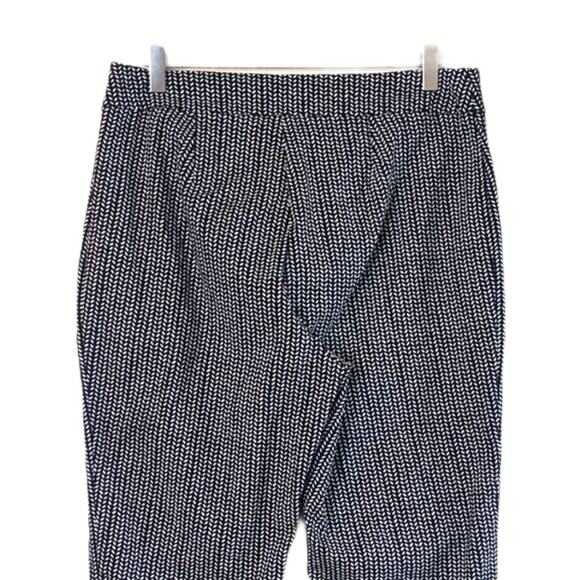 Time & Tru Women's Pull On Black Cream Print Slim Fit Ankle Pants Pus Size 18 - Picture 4 of 7